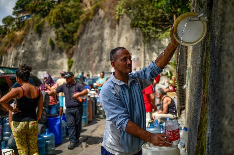 Le Venezuela sort de l'ombre, pas encore de la crise