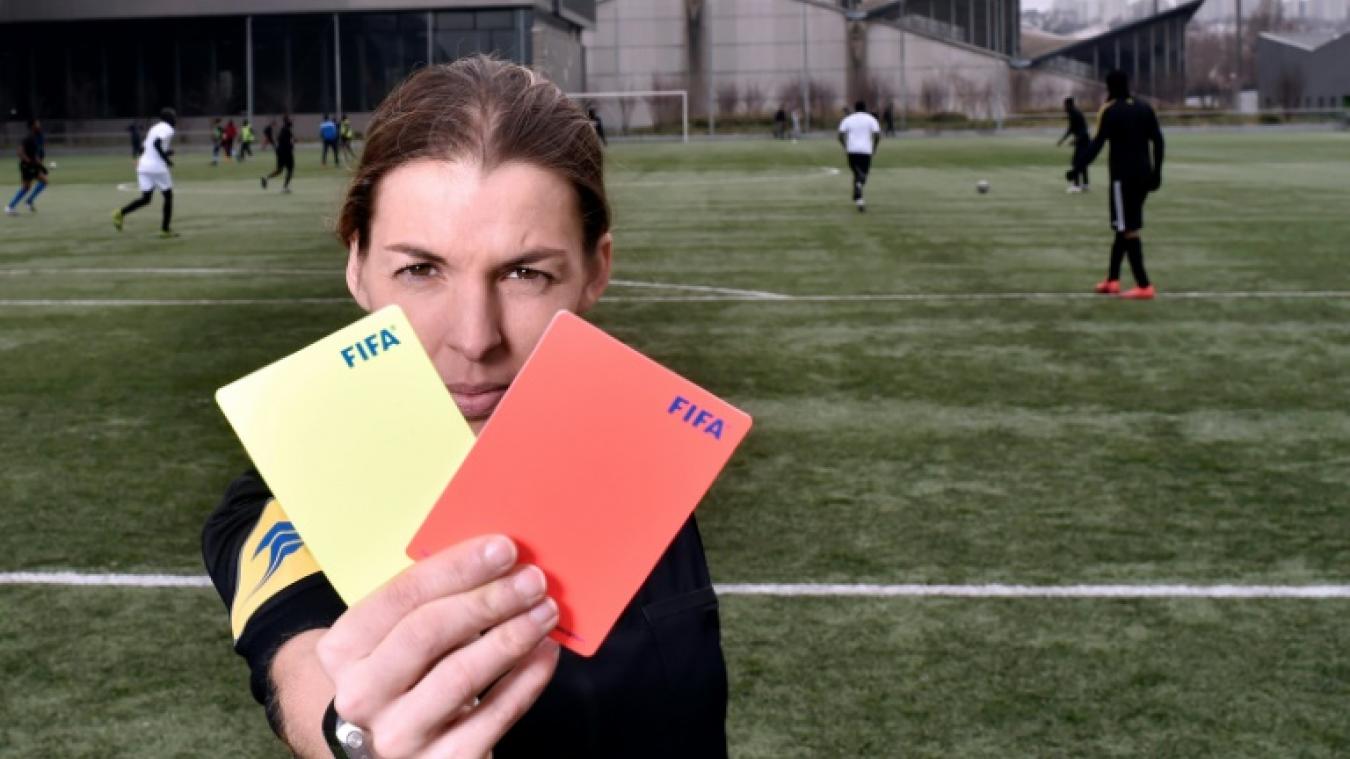 Stéphanie Frappart, première femme désignée arbitre centrale d'un match de Ligue 1