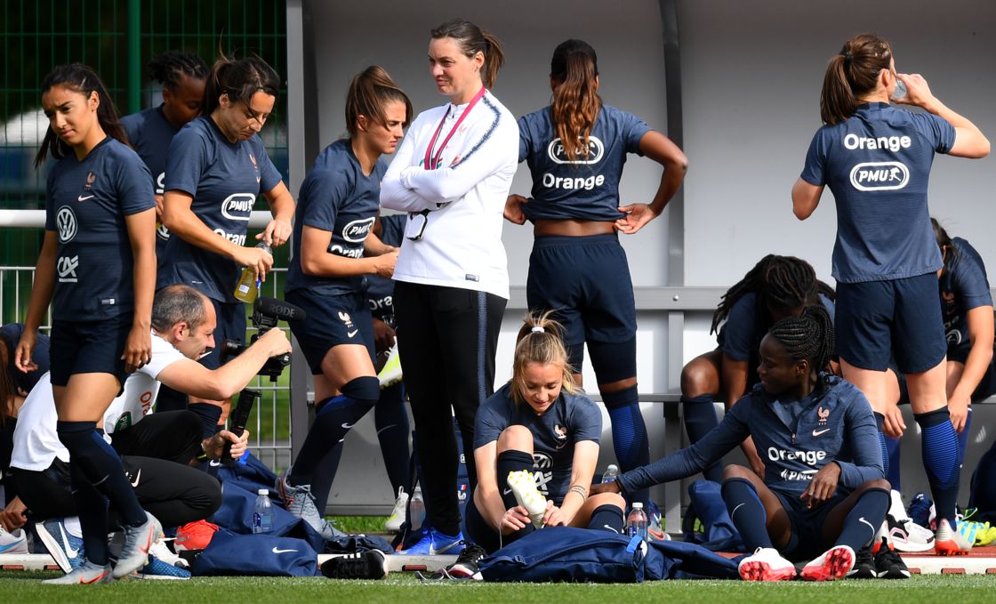 Bleues: l'exigeante Corinne Diacre, en mission première étoile