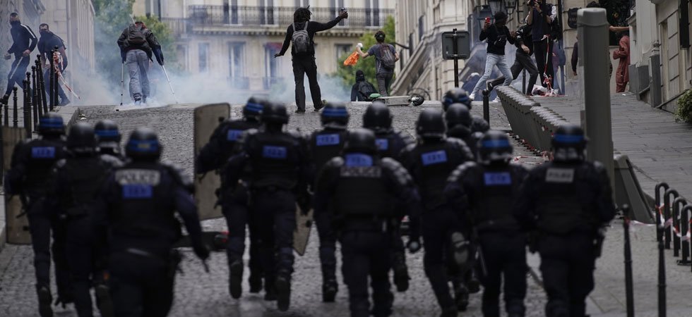 Tensions sur les Champs-Élysées