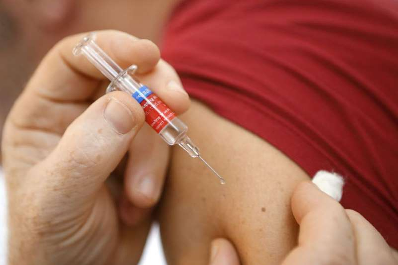 Grippe: campagne "offensive" pour faire progresser le taux de vaccination