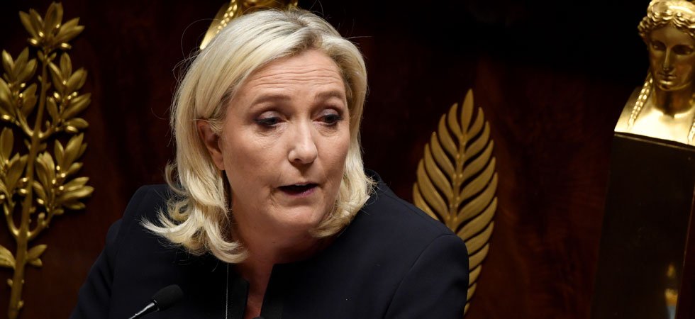 Retraites : "La réforme du gouvernement va être le hold-up du siècle", estime Marine Le Pen