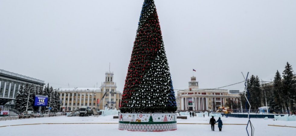 Russie: un sapin de Noël "trop cher" fait scandale dans une ville défavorisée