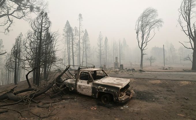 Trump en Californie pour parler des incendies mais pas du climat déréglé