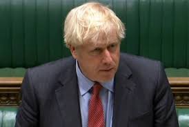 Coronavirus: Boris Johnson serre la vis et impose un couvre-feu aux pubs