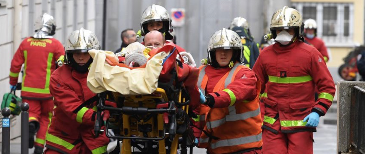 Attaque à Paris, deux journalistes blessés, deux suspects interpellés