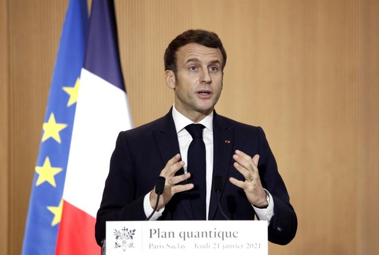 Emmanuel Macron veut mettre la France dans le trio de tête mondial du quantique