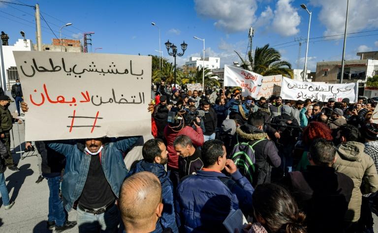 Tunisie: vote sous tension au Parlement, nouvelle manifestation