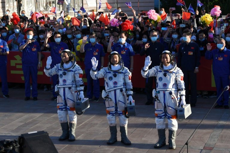 Les premiers astronautes arrivent dans la station spatiale chinoise
