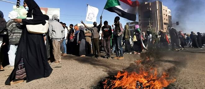 Des milliers de Soudanais défilent en hommage aux manifestants tués