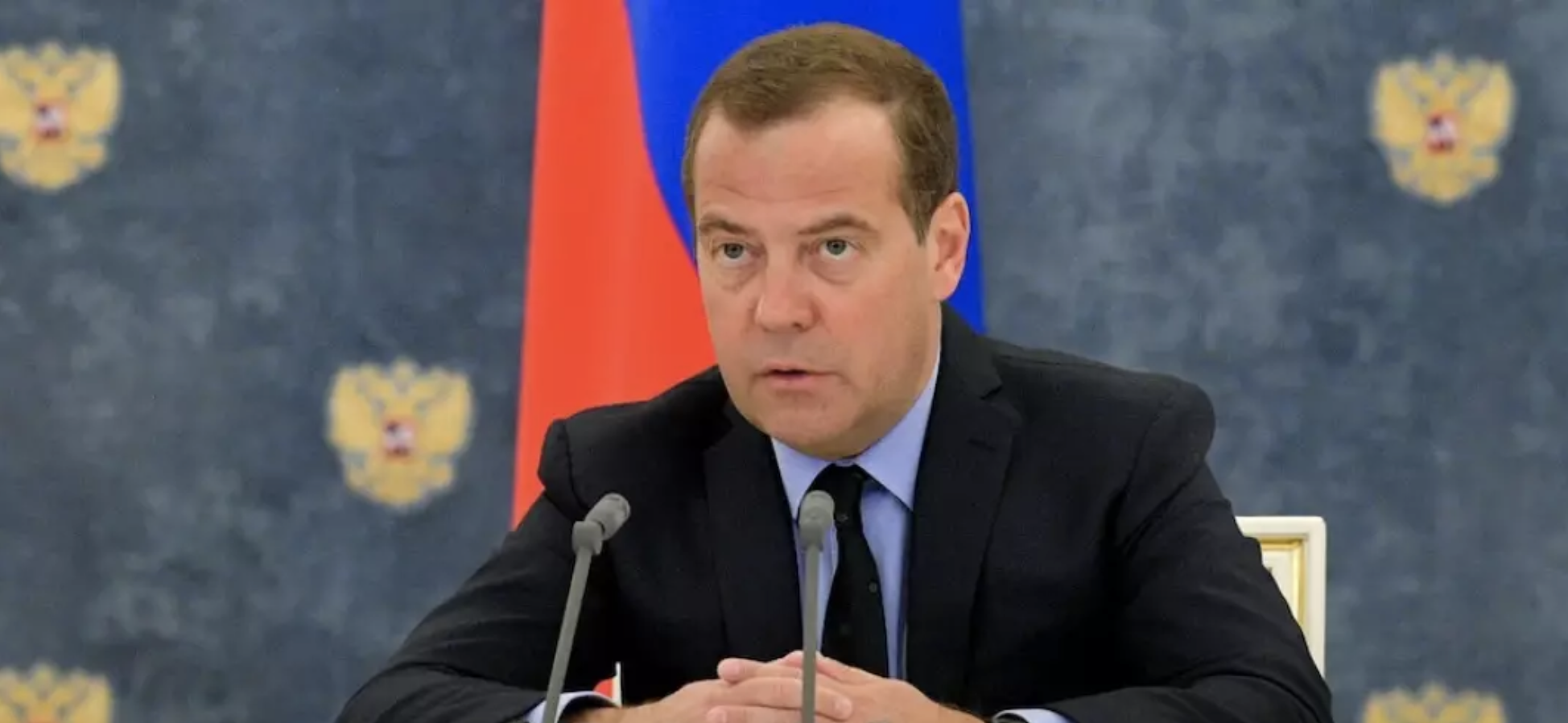 Guerre en Ukraine : Dmitri Medvedev tacle Emmanuel Macron et lui recommande "de prendre plusieurs paires de caleçons" s’il se rend en Ukraine