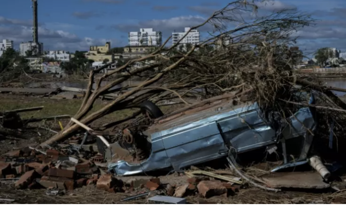 Inondations au Brésil: l'eau commence à se retirer et dévoile le chaos