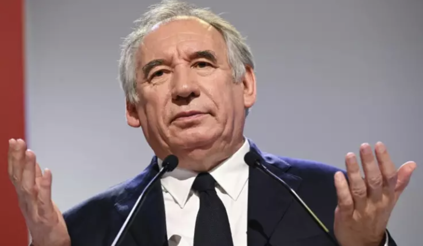 Menace de grèves pendant les JO: Bayrou dénonce un "chantage"