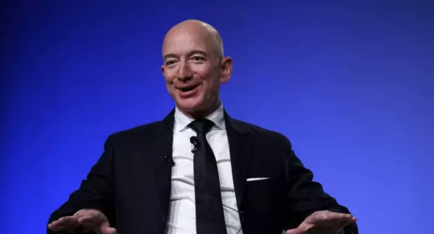 L'entreprise spatiale de Jeff Bezos s'apprête à mener le premier vol de son lanceur lourd