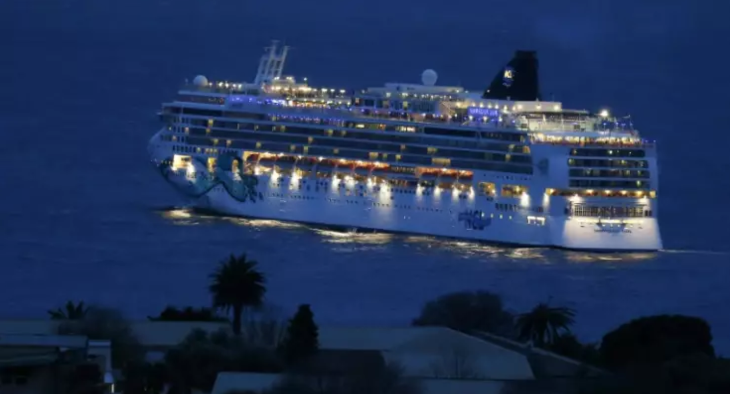 Christian Estrosi interdit les gros bateaux de croisière près de Nice